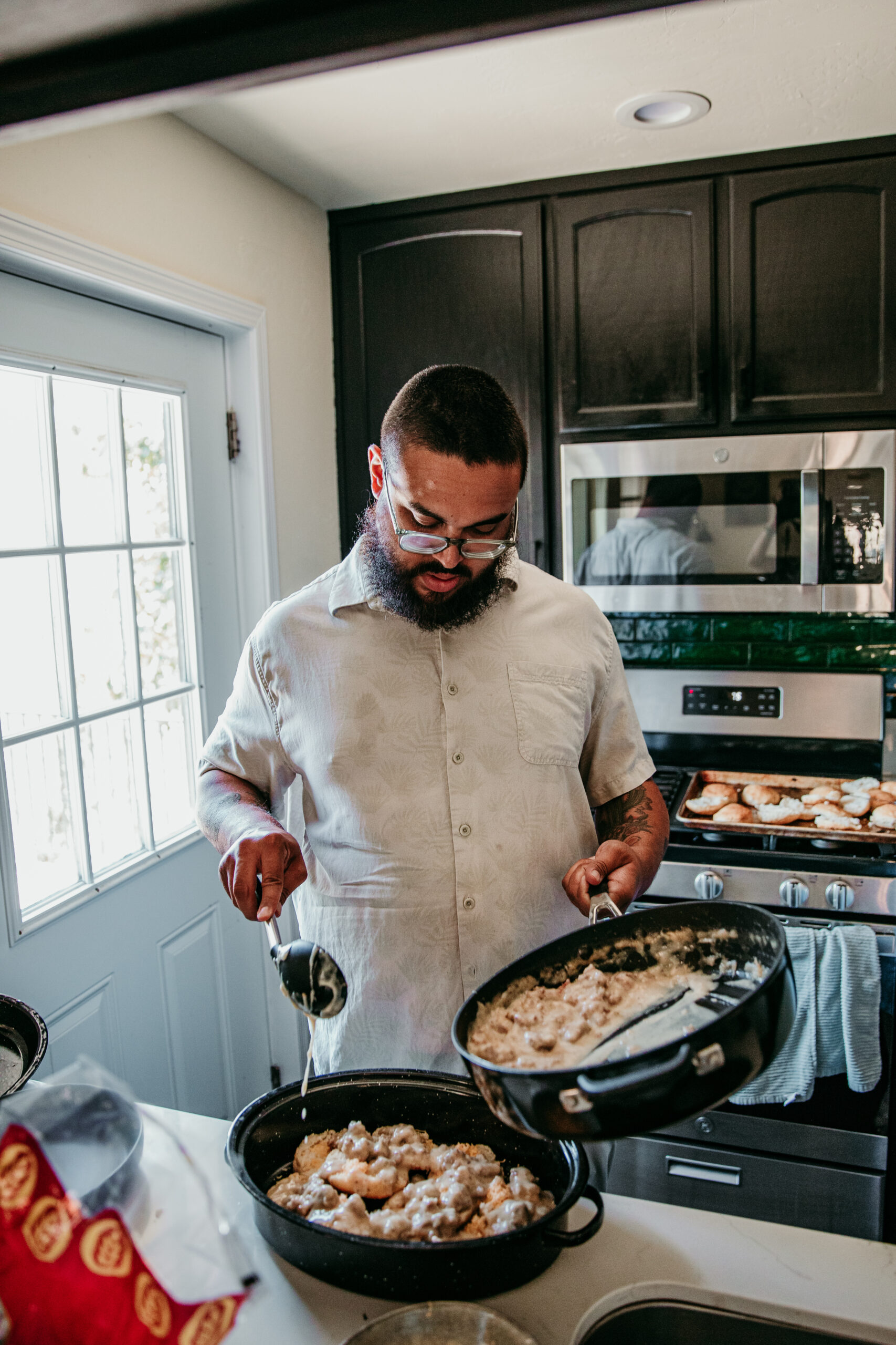 One of the couple’s best friends cooking brunch at their Airbnb kitchen during a Northern California elopement celebration.